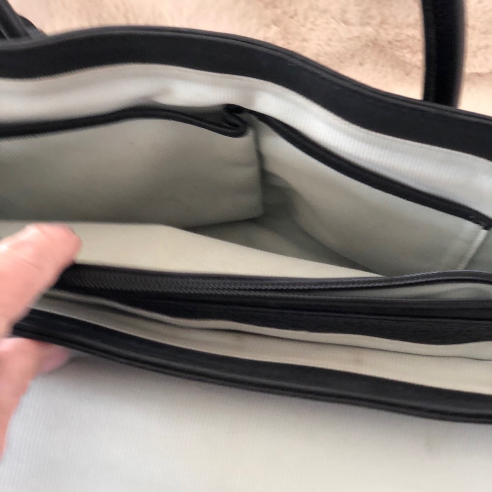 Handbag - Picture 7 of 12